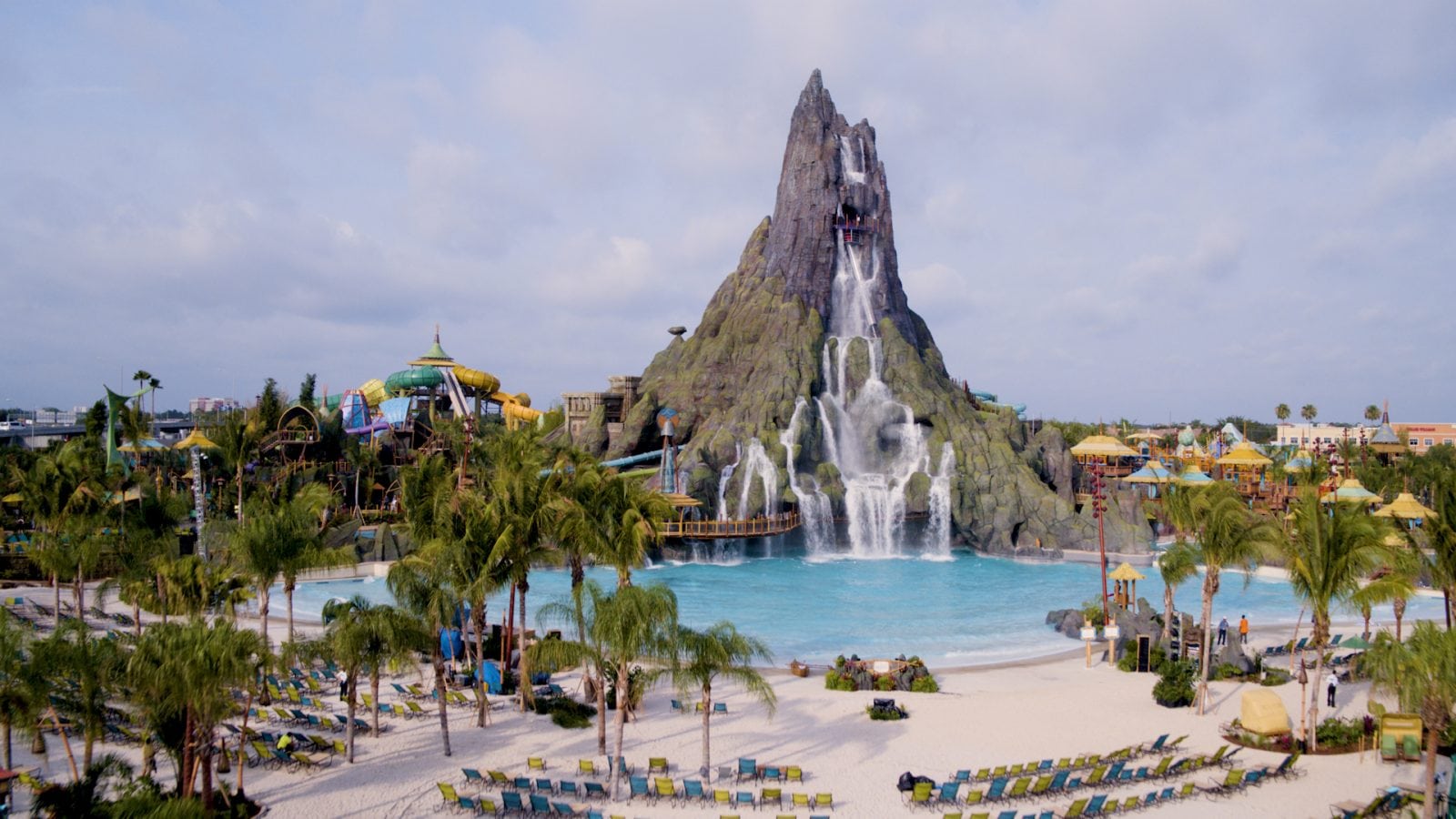 How to deal with crowds at Universal Orlando's volcano bay